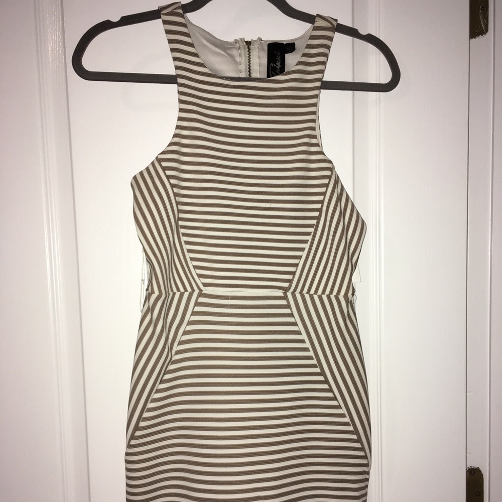🆕 with tags tan and white dress.
